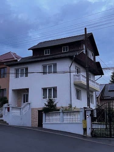 Casă cu două etaje din Cluj cu acoperiș nou finalizat